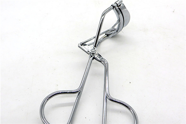 睫毛夾為什么夾了不翹 睫毛夾正確使用方法 睫毛夾為什么夾了不翹 睫毛夾正確使用方法