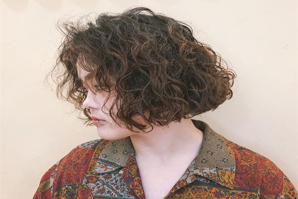 燙發(fā)和染發(fā)可以一起做嗎 先燙發(fā)還是先染發(fā) 燙發(fā)和染發(fā)可以一起做嗎 先燙發(fā)還是先染發(fā)