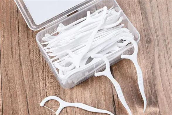 牙線用多了牙縫會變大嗎 牙線有壞處嗎