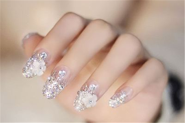 貼甲片指甲還會(huì)長嗎 貼甲片要留指甲嗎