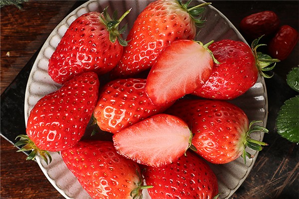 草莓是不是減肥水果 草莓對減肥有好處嗎
