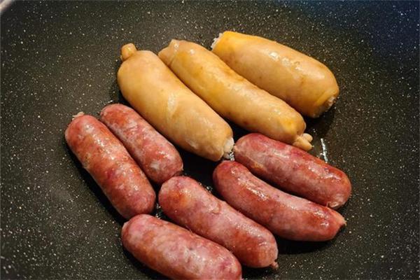 香腸是煮熟還是蒸熟 香腸要蒸多久才能熟 香腸是煮熟還是蒸熟 香腸要蒸多久才能熟
