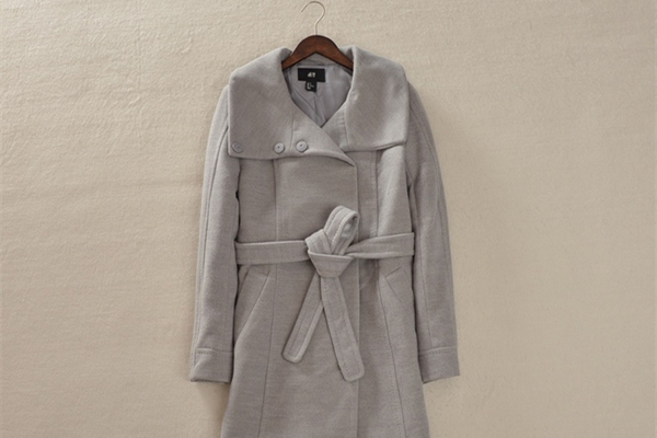 呢子大衣買大還是買小 呢子大衣買回來(lái)要洗嗎
