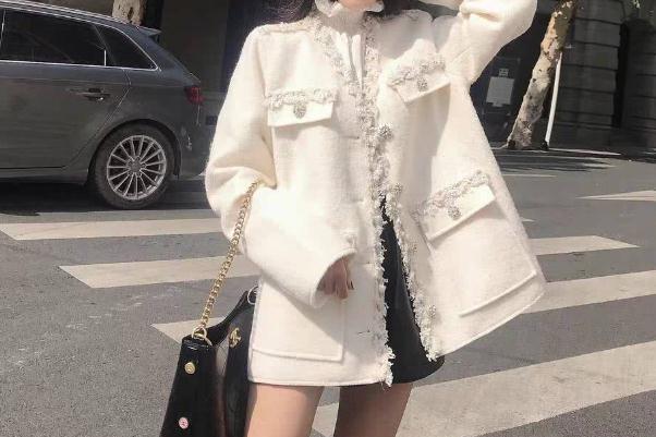 小香風外套顯老嗎 小香風外套怎么搭配最好看 小香風外套顯老嗎 小香風外套怎么搭配最好看