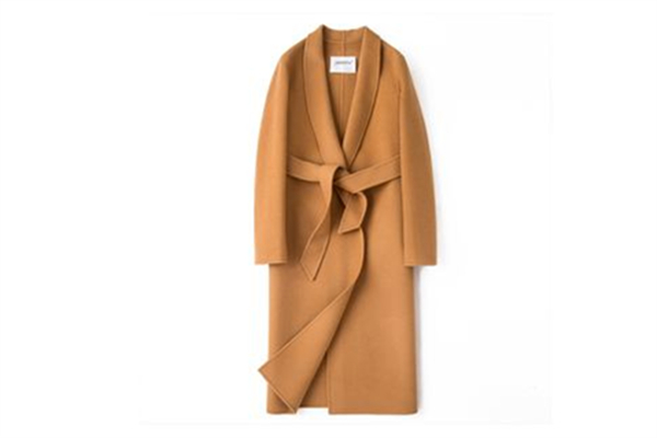 呢子大衣買大還是買小 呢子大衣買回來(lái)要洗嗎