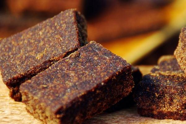 老紅糖的熱量高嗎 老紅糖的營(yíng)養(yǎng)成分 老紅糖的熱量高嗎 老紅糖的營(yíng)養(yǎng)成分