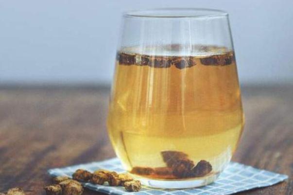 喝涼茶的好處與壞處 喉嚨痛喝涼茶有用嗎 喝涼茶的好處與壞處 喉嚨痛喝涼茶有用嗎