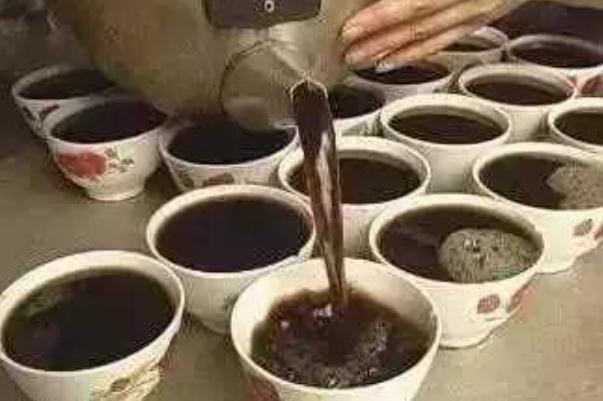 喝涼茶的好處與壞處 喉嚨痛喝涼茶有用嗎 喝涼茶的好處與壞處 喉嚨痛喝涼茶有用嗎