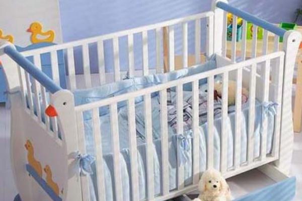 嬰兒床的尺寸一般是多大的 嬰兒床的木頭味對(duì)新生兒有影響嗎 嬰兒床的尺寸一般是多大的 嬰兒床的木頭味對(duì)新生兒有影響嗎