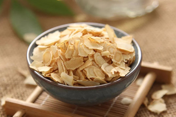 黨參可以煲雞湯嗎 黨參雞湯的功效作用 黨參可以煲雞湯嗎 黨參雞湯的功效作用