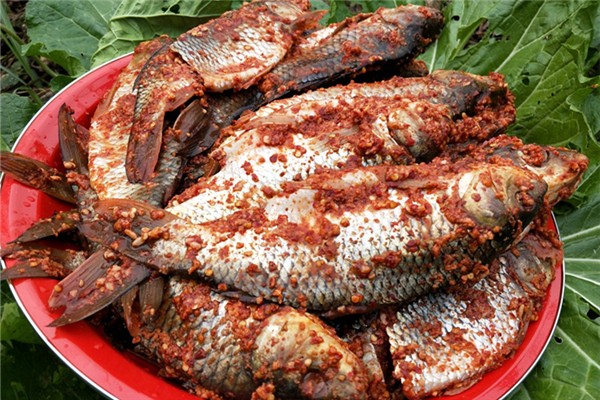 腌魚的時(shí)候發(fā)粘正常嗎 腌魚有點(diǎn)臭味怎么辦