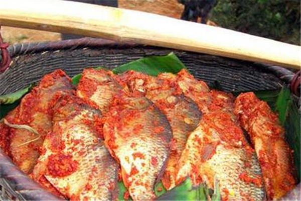 腌魚的時(shí)候發(fā)粘正常嗎 腌魚有點(diǎn)臭味怎么辦