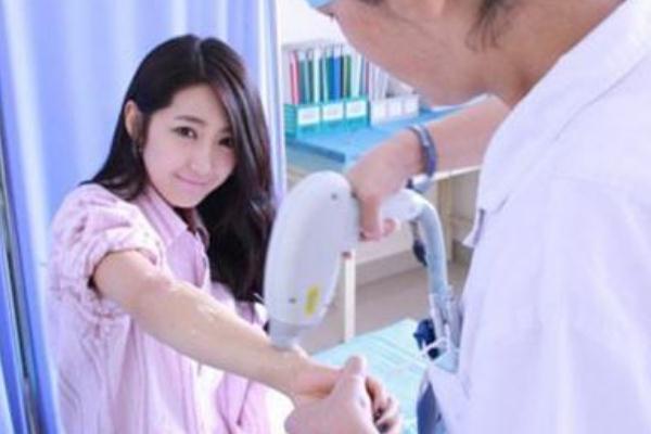 激光脫毛有燒焦的味道 脫毛儀為什么會有燒焦味 激光脫毛有燒焦的味道 脫毛儀為什么會有燒焦味