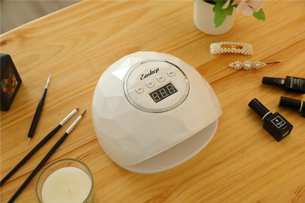 美甲燈溫度多高 美甲燈照的指甲疼