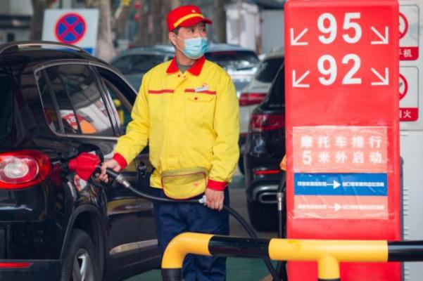 汽車加油加滿好還是不加滿好 汽車加油多少錢一升 汽車加油加滿好還是不加滿好 汽車加油多少錢一升