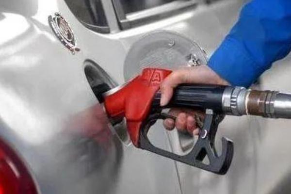汽車加油加滿好還是不加滿好 汽車加油多少錢一升 汽車加油加滿好還是不加滿好 汽車加油多少錢一升