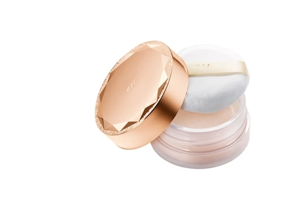 散粉有什么作用 散粉和定妝噴霧先用哪個 散粉有什么作用 散粉和定妝噴霧先用哪個