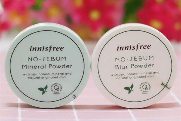 散粉一定要用散粉刷嗎 散粉用刷子還是粉撲 散粉一定要用散粉刷嗎 散粉用刷子還是粉撲