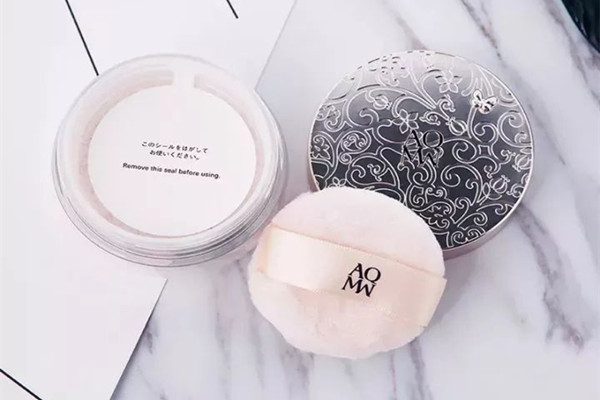 散粉會(huì)不會(huì)堵塞毛孔 散粉會(huì)不會(huì)傷害皮膚