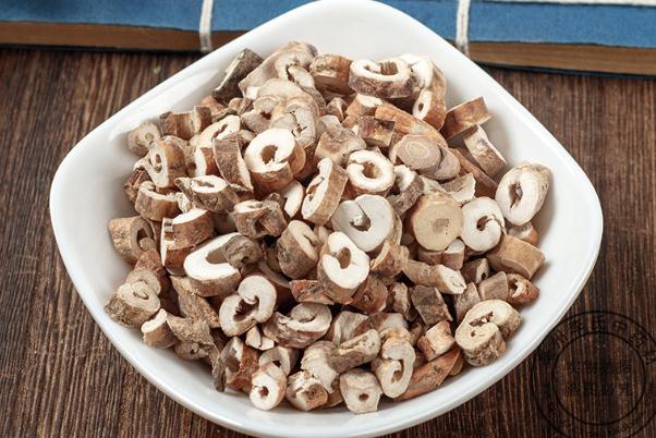 丹皮主治與功效 丹皮的用量多少克 丹皮主治與功效 丹皮的用量多少克