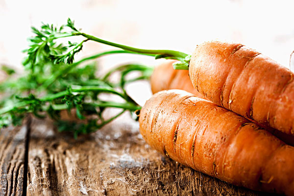 胡蘿卜能不能生吃 胡蘿卜生吃的功效 胡蘿卜能不能生吃 胡蘿卜生吃的功效