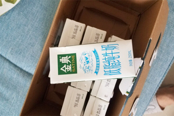 金典低脂牛奶含糖嗎 金典低脂牛奶能補(bǔ)鈣嗎 金典低脂牛奶含糖嗎 金典低脂牛奶能補(bǔ)鈣嗎