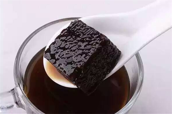 黑糖和紅糖哪個(gè)補(bǔ)血效果好 黑糖可以調(diào)理月經(jīng)嗎 黑糖和紅糖哪個(gè)補(bǔ)血效果好 黑糖可以調(diào)理月經(jīng)嗎