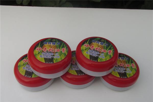 蛇油膏可以給寶寶用嗎 蛇油膏適合什么膚質(zhì) 蛇油膏可以給寶寶用嗎 蛇油膏適合什么膚質(zhì)