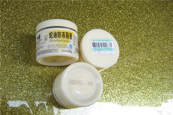 蛇油膏可以給寶寶用嗎 蛇油膏適合什么膚質(zhì) 蛇油膏可以給寶寶用嗎 蛇油膏適合什么膚質(zhì)