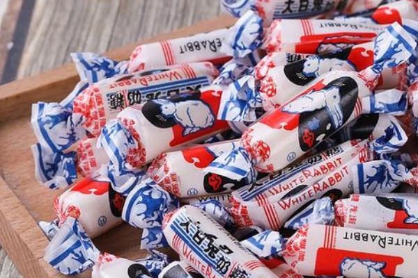 大白兔奶糖什么時候開始生產(chǎn)的 大白兔奶糖的紙能吃嗎 大白兔奶糖什么時候開始生產(chǎn)的 大白兔奶糖的紙能吃嗎