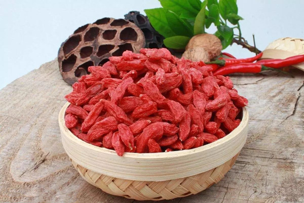 枸杞子能直接吃嗎 枸杞子泡水喝上火嗎 枸杞子能直接吃嗎 枸杞子泡水喝上火嗎