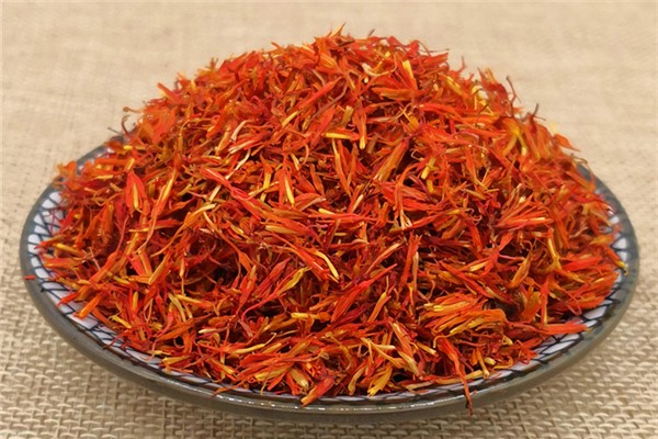 紅花適合什么樣的人喝 紅花可以降血壓嗎 紅花適合什么樣的人喝 紅花可以降血壓嗎