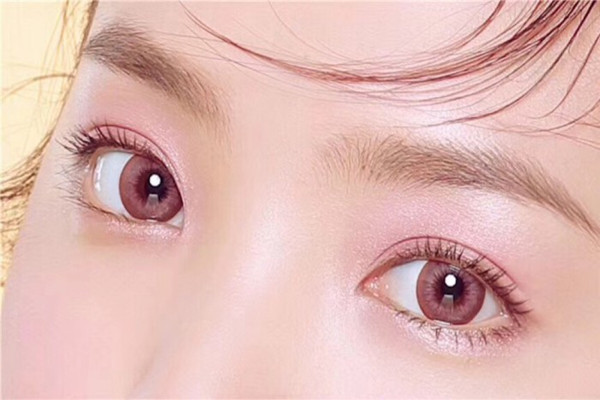 美瞳會讓眼睛看起來變大嗎 美瞳會不會滑到眼球后面 美瞳會讓眼睛看起來變大嗎 美瞳會不會滑到眼球后面