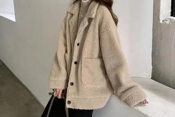 羊羔毛是軟的還是硬的 羊羔毛是皮毛一體嗎 羊羔毛是軟的還是硬的 羊羔毛是皮毛一體嗎