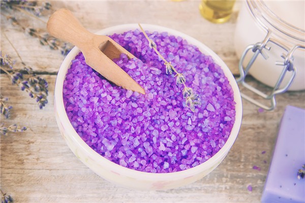 沐浴鹽直接搓臉對(duì)皮膚好嗎 沐浴鹽有用嗎