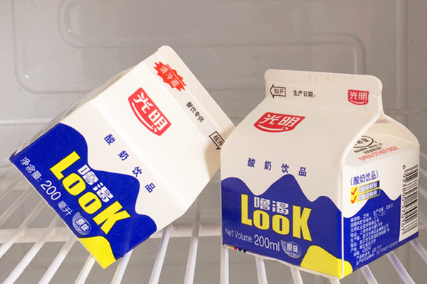 光明?？仕崮炭梢约訜岷葐?光明嚕渴酸奶會(huì)不會(huì)發(fā)胖