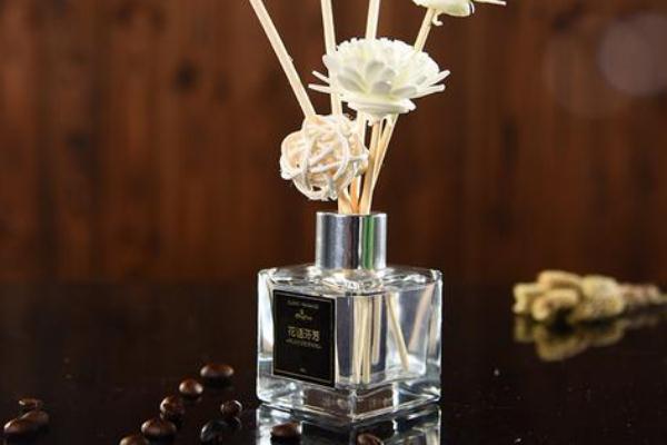 長期吸入香薰精油會(huì)怎樣 香薰精油可以帶上飛機(jī)嗎