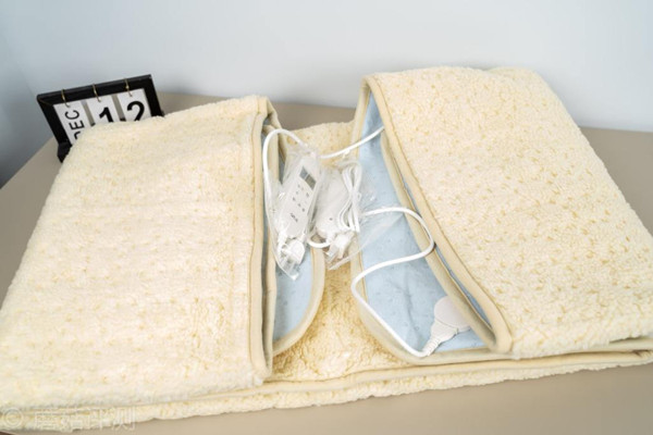 電熱毯開(kāi)多長(zhǎng)時(shí)間合適 電熱毯有味道正常嗎