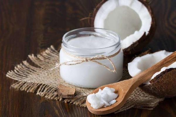 椰子油涂臉到底好不好 椰子油對皮膚的功效和作用 椰子油涂臉到底好不好 椰子油對皮膚的功效和作用