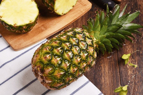 菠蘿可以放進(jìn)冰箱嗎 菠蘿切開后能放多久 菠蘿可以放進(jìn)冰箱嗎 菠蘿切開后能放多久