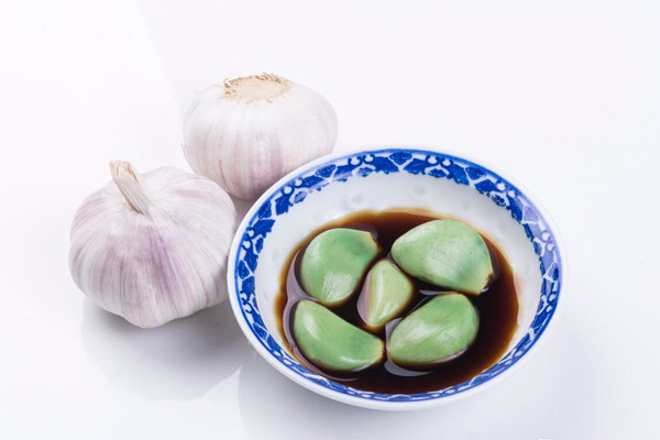 臘八蒜一天吃多少合適 臘八蒜吃了上火嗎 臘八蒜一天吃多少合適 臘八蒜吃了上火嗎