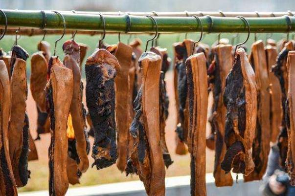熏臘肉對(duì)人體有好處嗎 熏臘肉可以放冰箱嗎