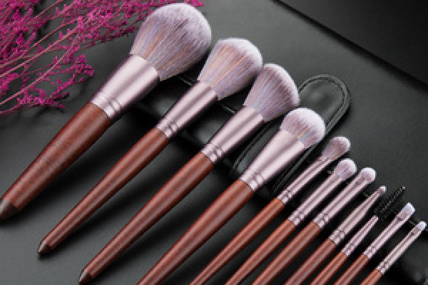 化妝刷有什么毛 化妝刷纖維毛和動物毛哪個(gè)好