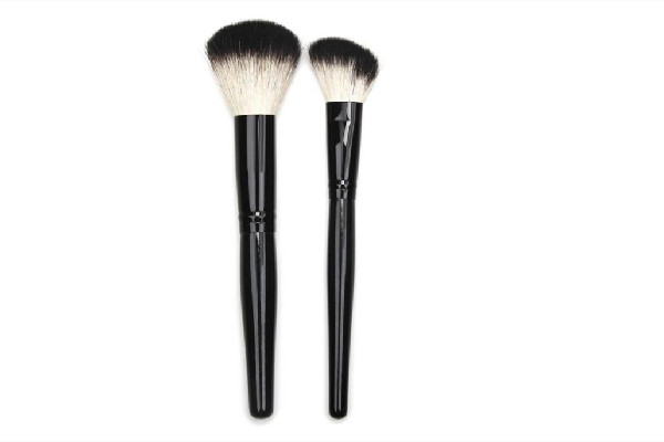 化妝刷買來(lái)需要洗嗎 化妝刷怎么清洗