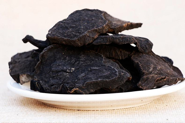 何首烏能生吃嗎 何首烏吃多了會怎么樣 何首烏能生吃嗎 何首烏吃多了會怎么樣