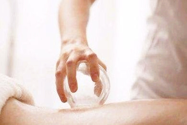 拔火罐后多長(zhǎng)時(shí)間可以洗澡 拔火罐之前可以洗澡嗎