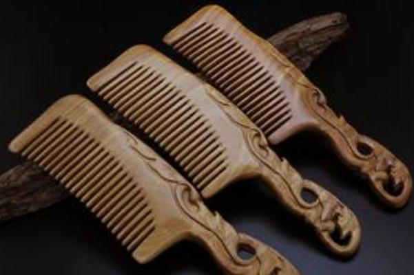 木梳子對頭發(fā)好嗎 木梳會發(fā)霉嗎 木梳子對頭發(fā)好嗎 木梳會發(fā)霉嗎