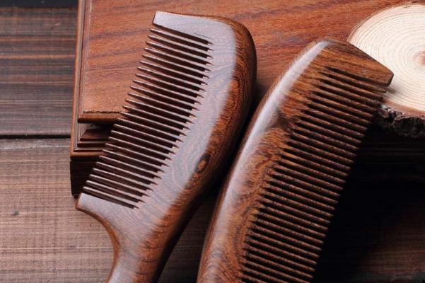 木梳子對頭發(fā)好嗎 木梳會發(fā)霉嗎 木梳子對頭發(fā)好嗎 木梳會發(fā)霉嗎