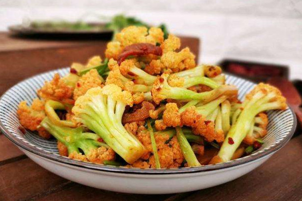 花菜和西藍(lán)花的營養(yǎng)區(qū)別 花菜和什么菜搭配好吃 花菜和西藍(lán)花的營養(yǎng)區(qū)別 花菜和什么菜搭配好吃