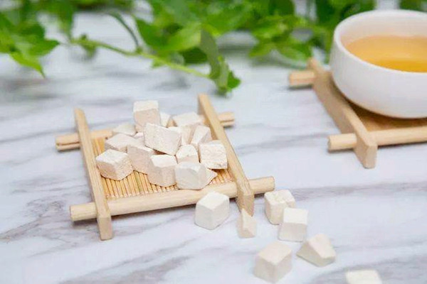 茯苓對(duì)腎有影響嗎 茯苓對(duì)胃有刺激嗎 茯苓對(duì)腎有影響嗎 茯苓對(duì)胃有刺激嗎